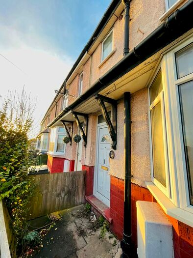 3 Bedroom Semi-Detached House To Rent In Highfield Road, Tipton, DY4