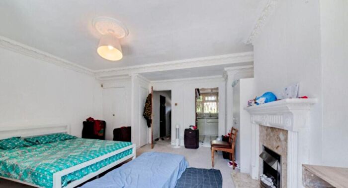 Apartment For Sale In Knowlden House, Cable Street, London, E1