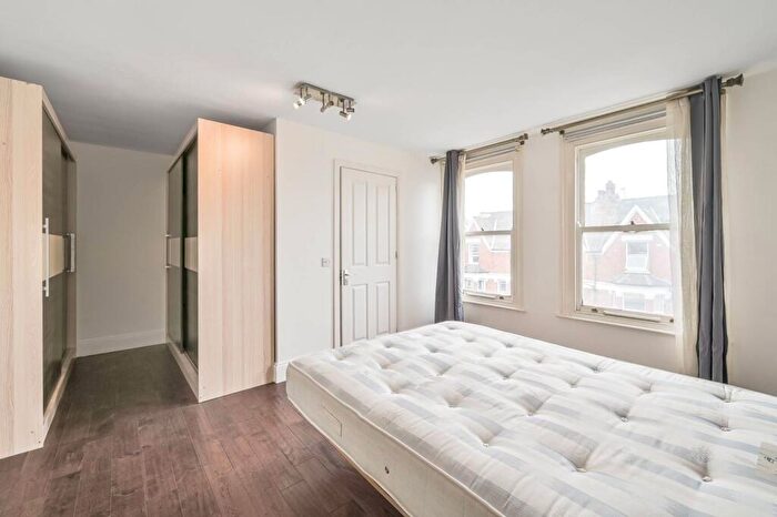 3 Bedroom Flat For Sale In Mill Lane, West Hampstead, London, NW6
