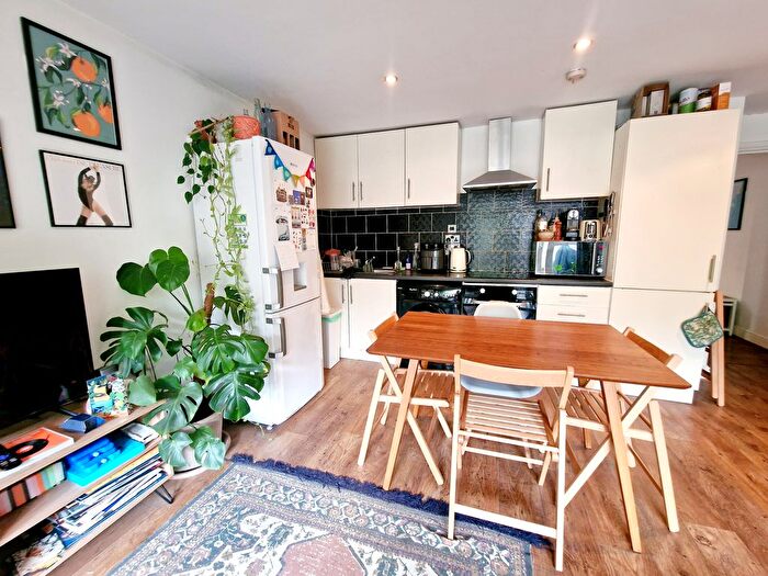 3 Bedroom Flat To Rent In Median Road, Clapton, E5