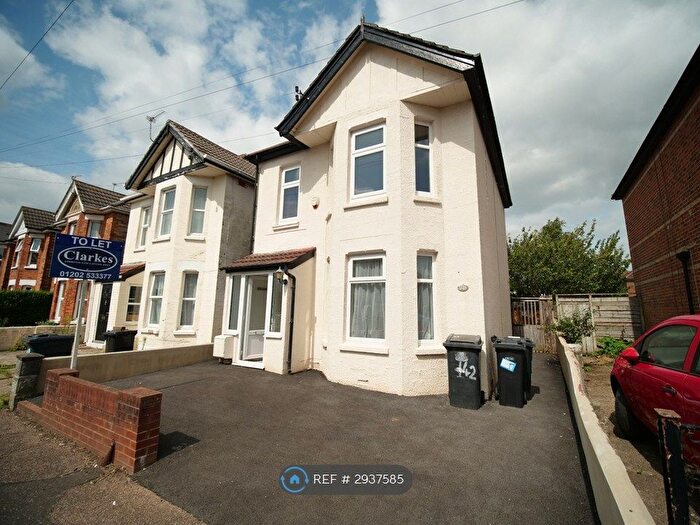 3 Bedroom Detached House To Rent In Shelbourne Road, Bournemouth, BH8