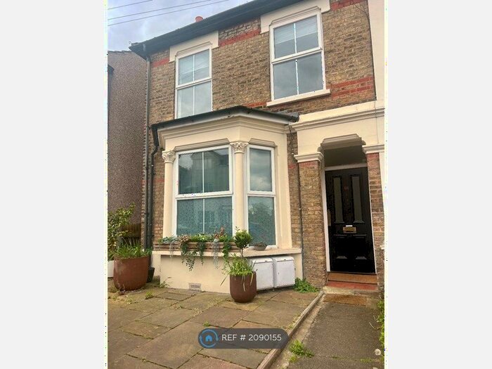 1 Bedroom Flat To Rent In Moffat Road, Thornton Heath, CR7