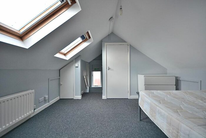 6 Bedroom Semi-Detached House To Rent In Harrington Drive, NG7