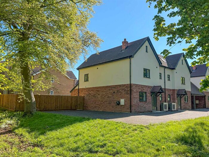 4 Bedroom Semi Detached House For Sale In Kingsbridge Way, Kennett, CB8