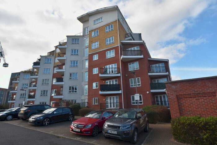 2 Bedroom Flat To Rent In The Gateway, Watford, WD18
