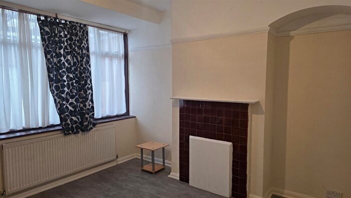 3 Bedroom Property To Rent In Scotts Road, Southall, UB2