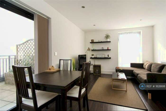 1 Bedroom Flat To Rent In Newton Court, London, E3