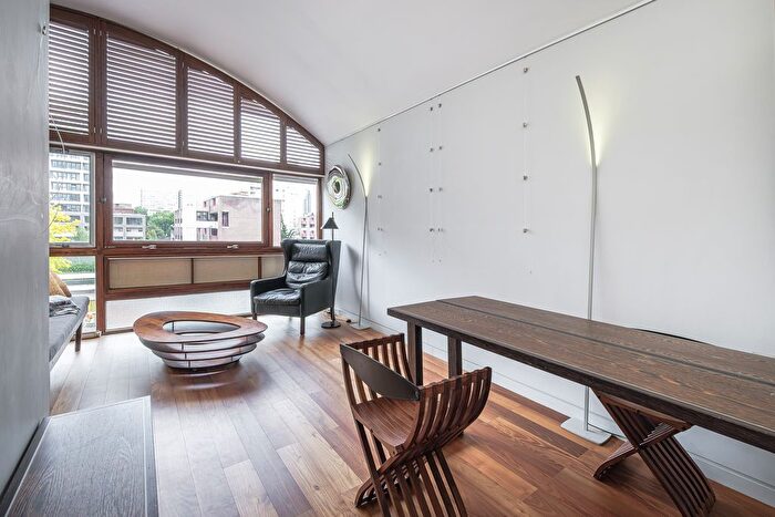 1 Bedroom Flat To Rent In Crescent House, Golden Lane Estate, EC1Y