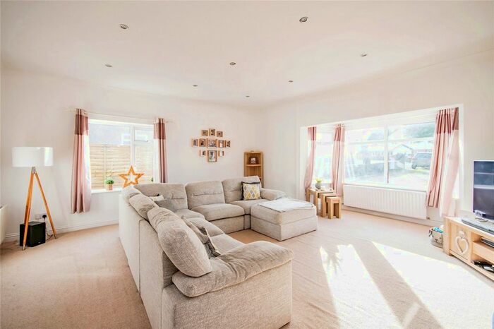 3 Bedroom Bungalow For Sale In Nantycaws, Carmarthen, Carmarthenshire, SA32