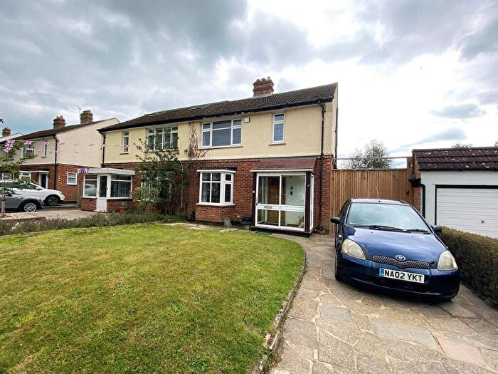 3 Bedroom Semi-Detached House To Rent In Springfield Gardens, Bromley, BR1