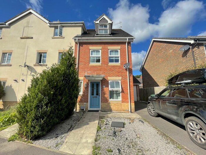 3 Bedroom Town House To Rent In Thyme Avenue, Whiteley, PO15