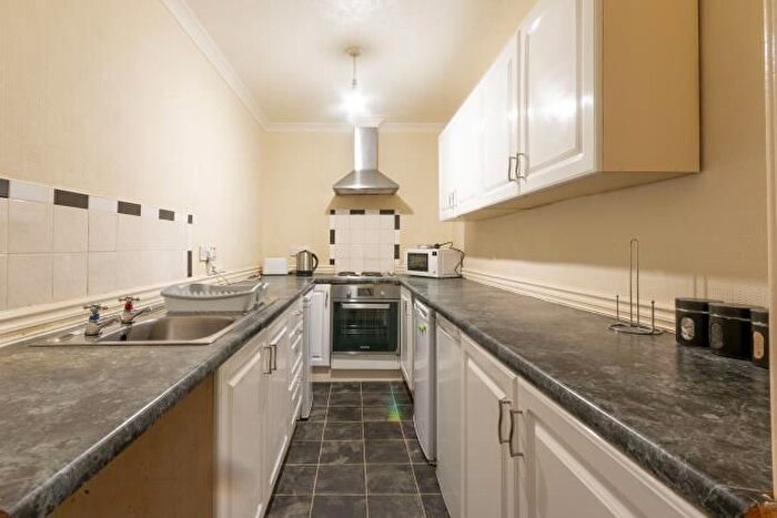 4 Bedroom Flat To Rent In Bryson Road, Edinburgh, EH11