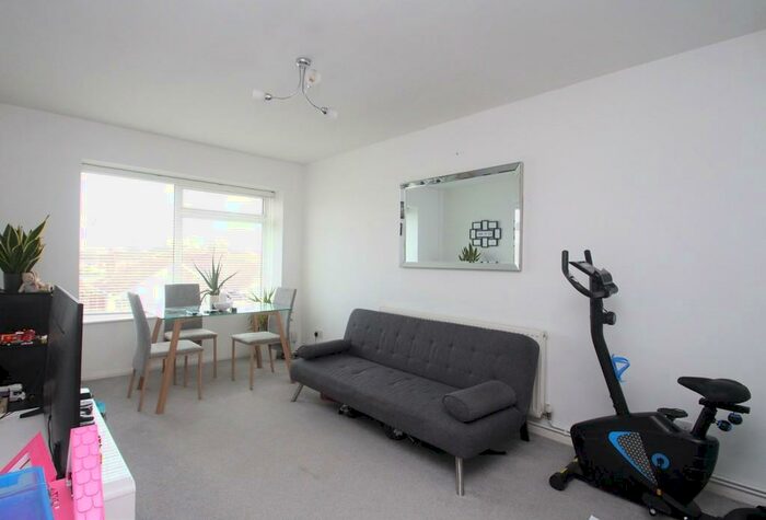 1 Bedroom Flat To Rent In Montague Court, Dankton Gardens, BN15