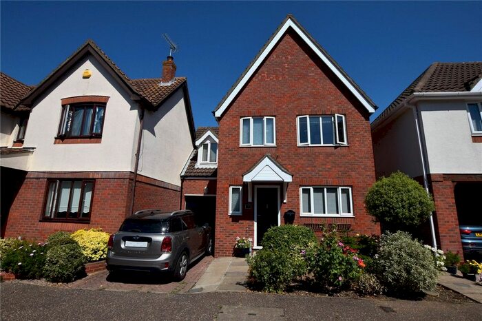 4 Bedroom Link Detached House To Rent In Butterbur Chase, South Woodham Ferrers, Chelmsford, Essex, CM3