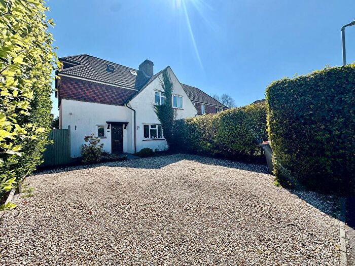 4 Bedroom Semi Detached House For Sale In Meadow Way, Caddington, Bedfordshire, LU1