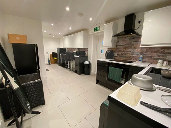 3 Bedroom Flat To Rent In Mill Hill Lane, Highfields, LE2