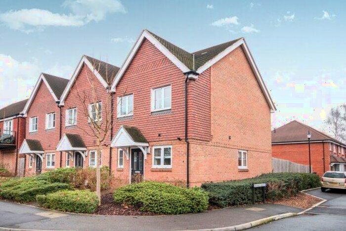 2 Bedroom Property To Rent In Alderbank Drive, Godalming, GU7