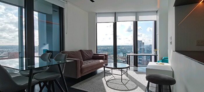 2 Bedroom Flat To Rent In The Madison, Amory Tower, Marsh Wall, London, E14