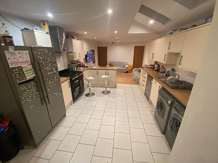 6 Bedroom House To Rent In Teignmouth Road, Selly Oak, Birmingham, West Midlands, B29