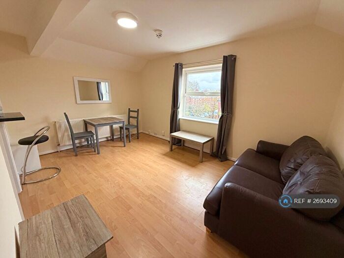 1 Bedroom Flat To Rent In Burton Road, Manchester, M20