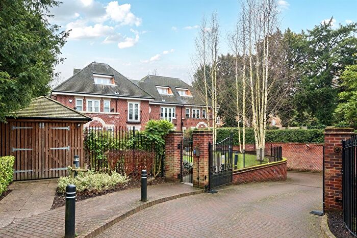 2 Bedroom Flat For Sale In Village Road, Enfield, EN1