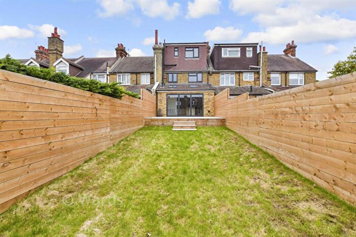 4 Bedroom Terraced House For Sale In Curzon Road, Maidstone, Penenden Heath, Kent, ME14