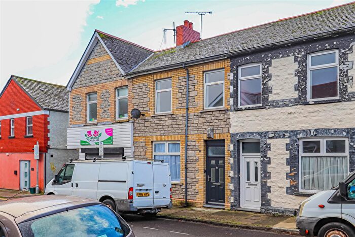 3 Bedroom Terraced House For Sale In Lombard Street, Barry, CF62