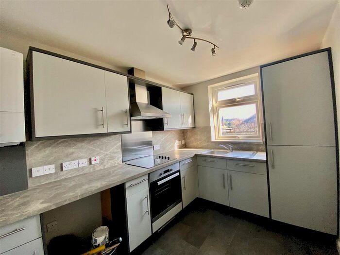 2 Bedroom Flat To Rent In Lyndhurst Road, Worthing, BN11