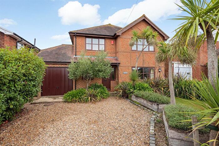 4 Bedroom Detached House For Sale In Hazlemere Road, Seasalter, Whitstable, CT5
