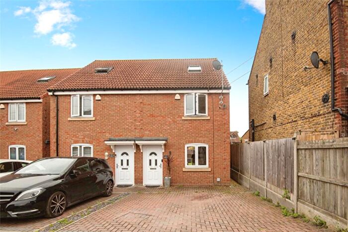 3 Bedroom Semi Detached House For Sale In Parsonage Chase, Minster On Sea, Sheerness, Kent, ME12