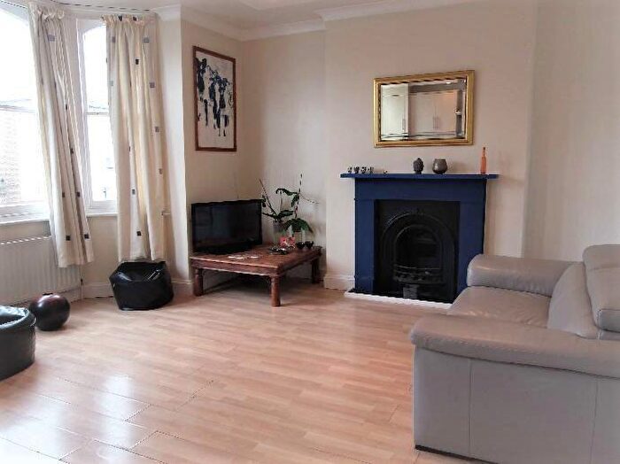 1 Bedroom Flat For Sale In Rosendale Road, Dulwich, London, SE21