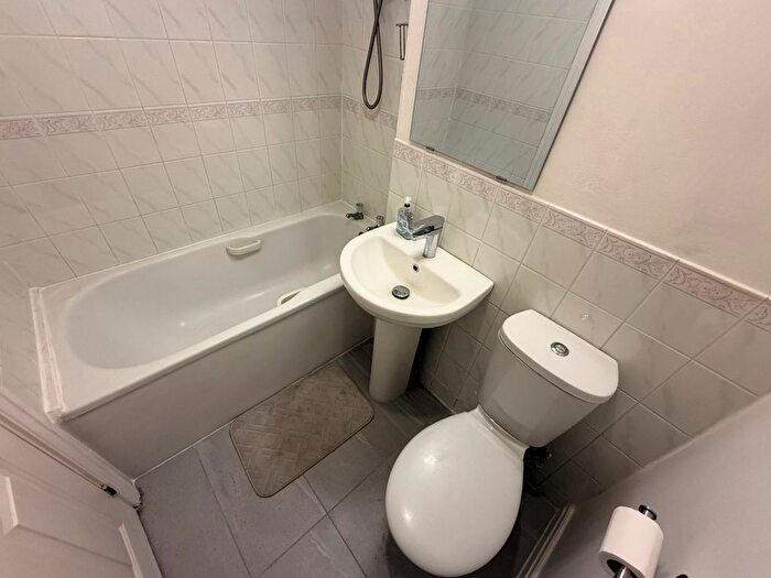 1 Bedroom Flat For Sale In Millstream Close, London, N13
