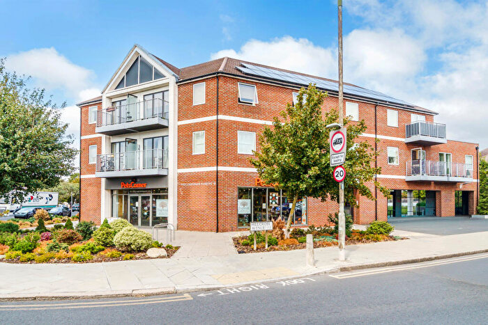 2 Bedroom Apartment For Sale In Hillcross Avenue, Morden, SM4