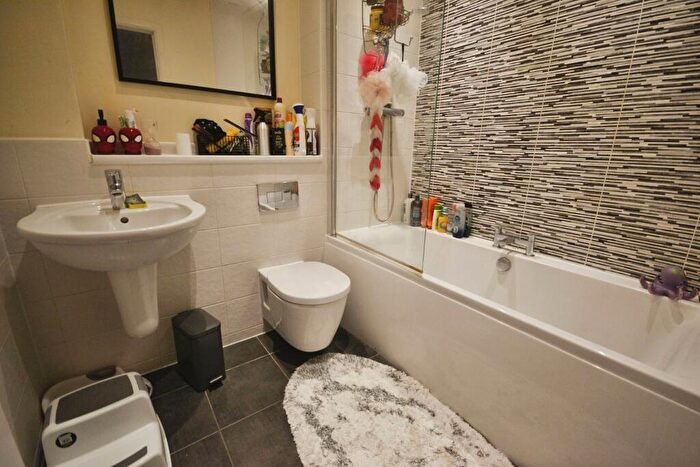 2 Bedroom End Of Terrace House For Sale In Beeches Way, Faygate, RH12