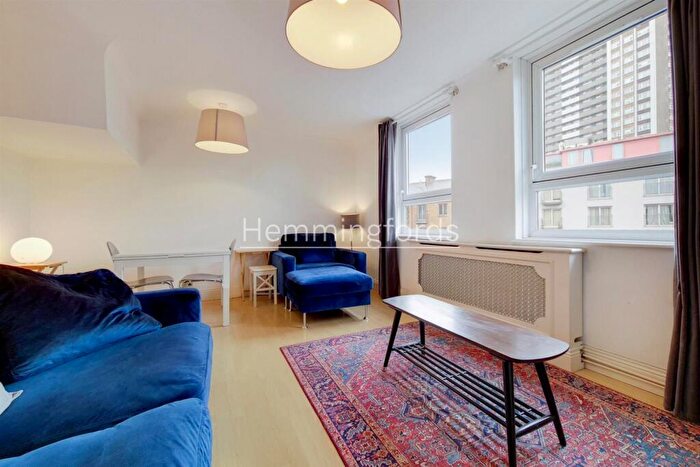2 Bedroom Maisonette To Rent In Midway House, London, EC1V