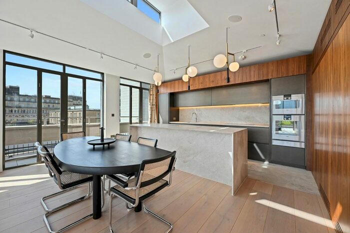 3 Bedroom Flat To Rent In Adelphi Terrace, - John Adam Street, London, WC2N