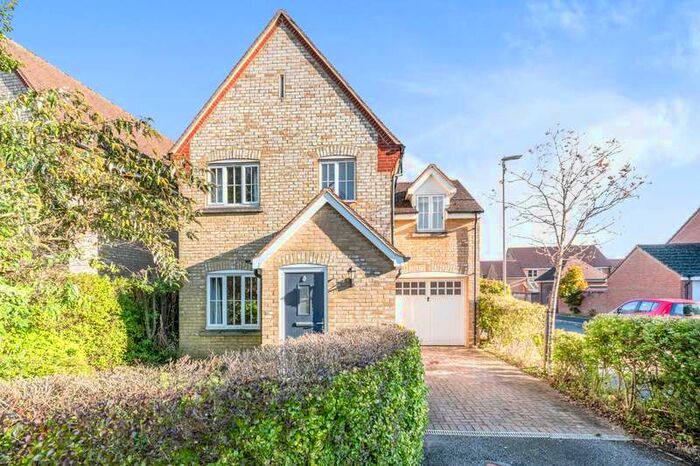 3 Bedroom Detached House To Rent In Cleveland Way, Stevenage - Ref D2169c