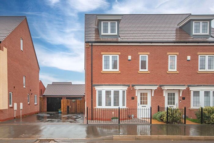 3 Bedroom Semi Detached House For Sale In Airfield Road, Market Harborough, LE16