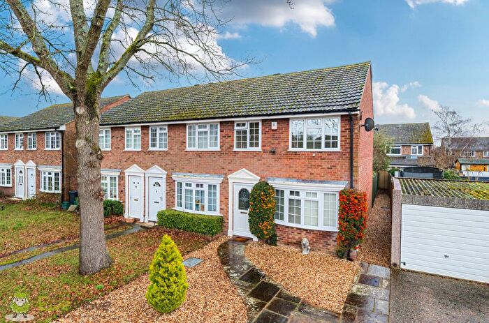 3 Bedroom End Terrace House For Sale In Jubilee Close, Pamber Heath, Tadley, Hampshire, RG26