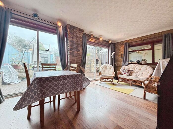 4 Bedroom Semi Detached House For Sale In Peverel Road, Cambridge, CB5