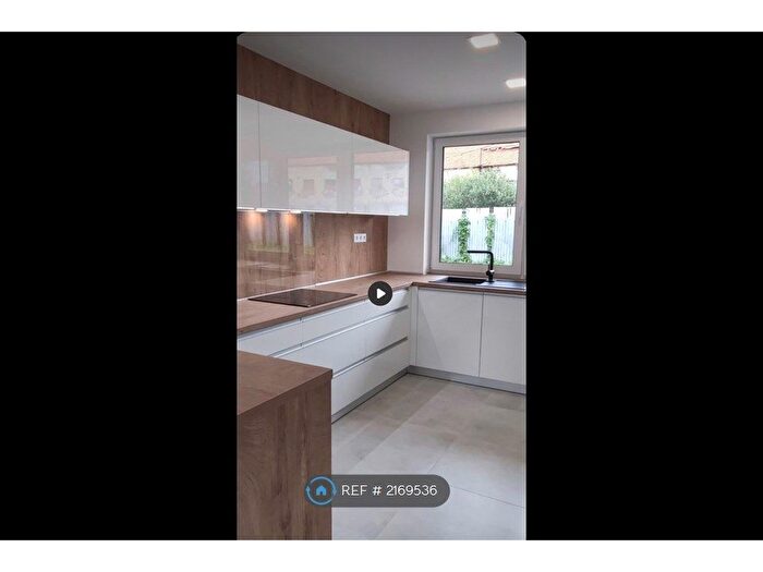 1 Bedroom Flat To Rent In Station Road, Halfway, Sheffield, S20