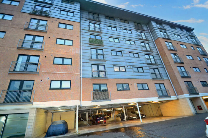 2 Bedroom Flat To Rent In Barrland Court, Pollokshields, G41