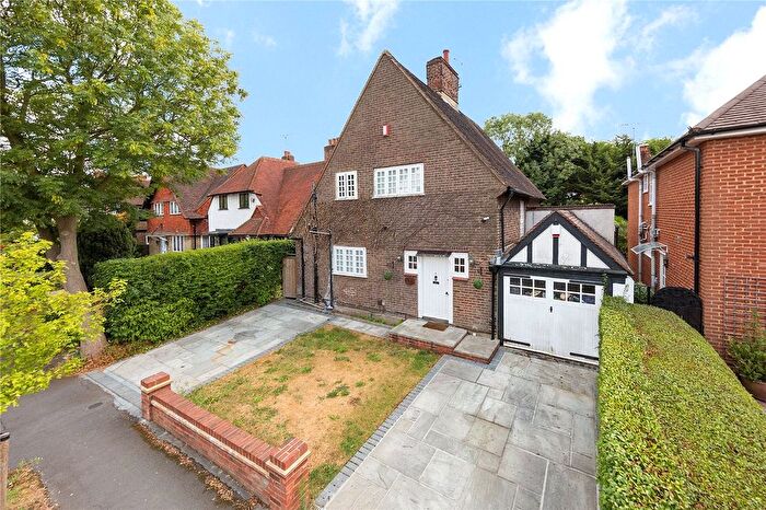 3 Bedroom Detached House To Rent In Risebridge Road, Gidea Park, Essex, RM2