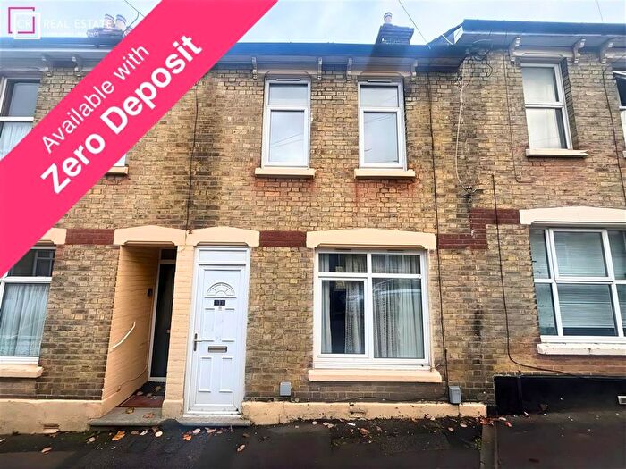 3 Bedroom Property To Rent In Ingle Road, Chatham, ME4