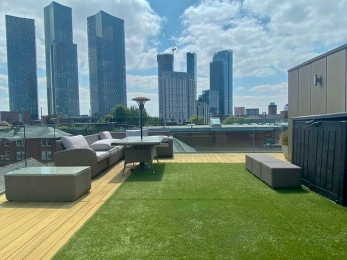 4 Bedroom Town House To Rent In Southern Street, Castlefield, M3