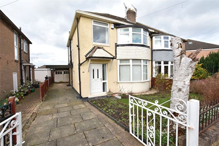 3 Bedroom Semi-Detached House For Sale In Lulworth Walk, Leeds, West Yorkshire, LS15
