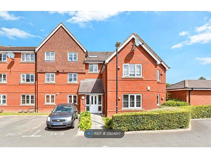2 Bedroom Flat To Rent In Whitfield, Dover, CT16