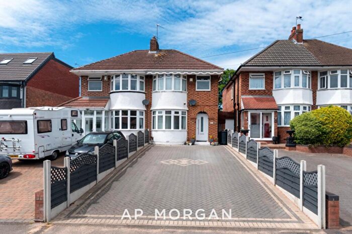 3 Bedroom Semi Detached House For Sale In Wagon Lane, Solihull, West Midlands, B92