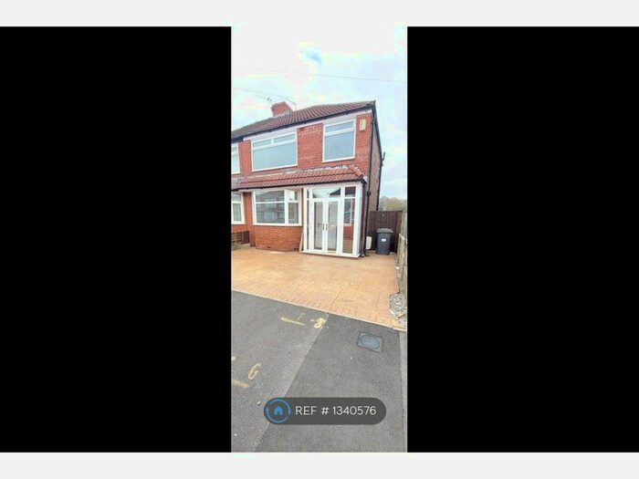 3 Bedroom Semi-Detached House To Rent In Pembroke Drive, Bury, BL9