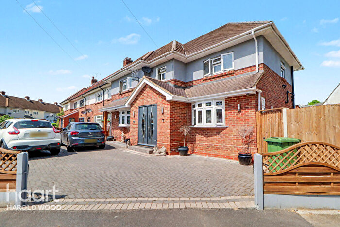 5 Bedroom End Of Terrace House For Sale In Masefield Crescent, Harold Hill, RM3